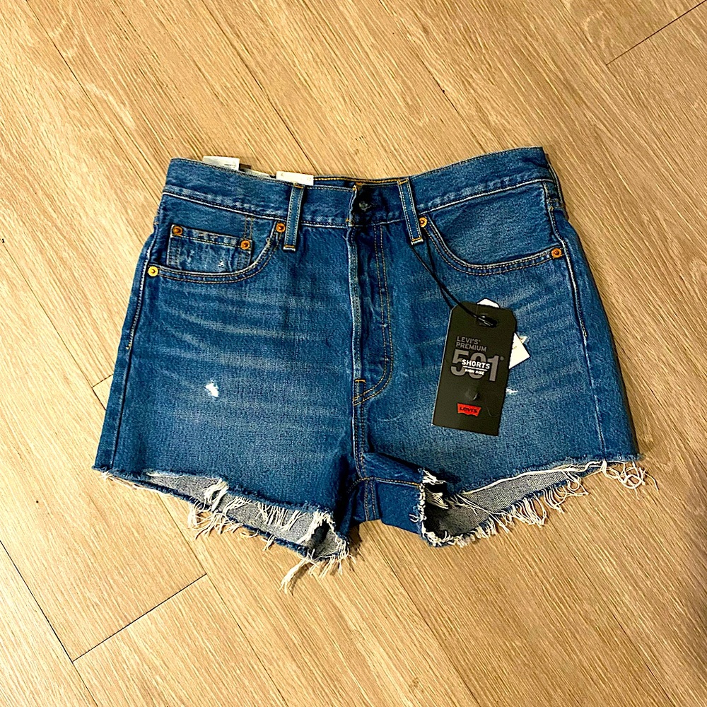 NWT Levi’s Shorts 28